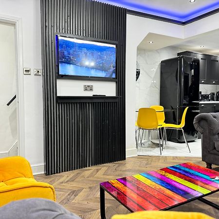 ליברפול 4 Bed 4 Bath House With Free Parking, 5 Mins To Lfc And 15 Mins To City Centre מראה חיצוני תמונה